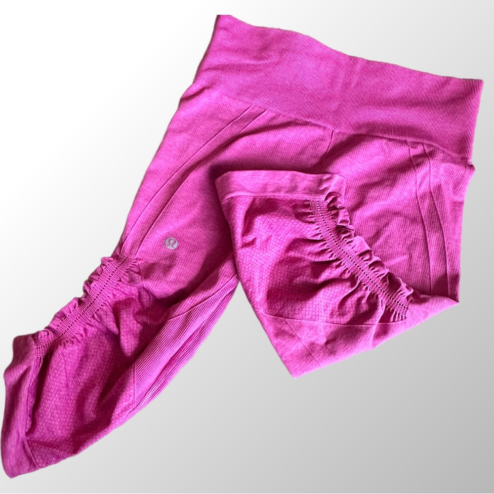 Lululemon In The Flow Seamless Crop‎ Pink Leggings w/ Side Ruching in Size 6